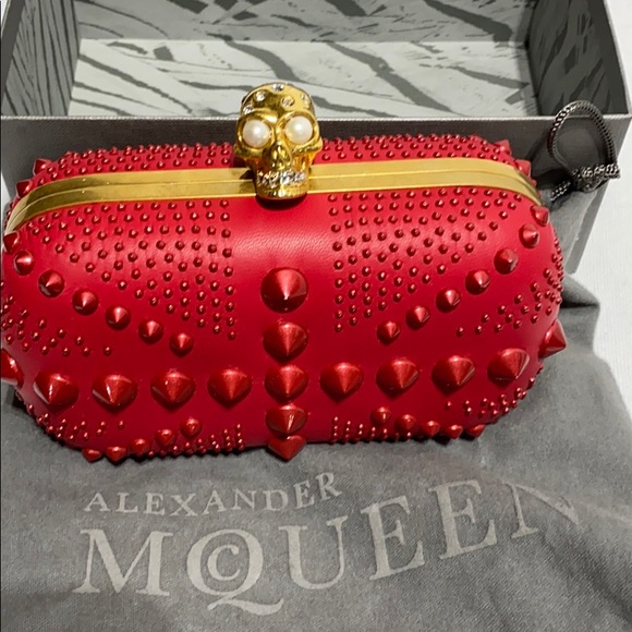 Alexander McQueen - Picture 2 of 8